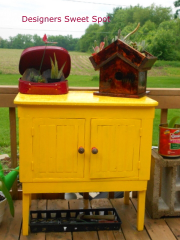 rehabilitacin de la mesa de jardn, La pintura amarilla Sunburst es de Rustoleum Realmente hace un impacto en nuestro patio