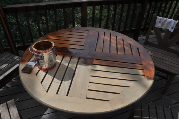 patio table touch up, painted furniture, Starting the oil