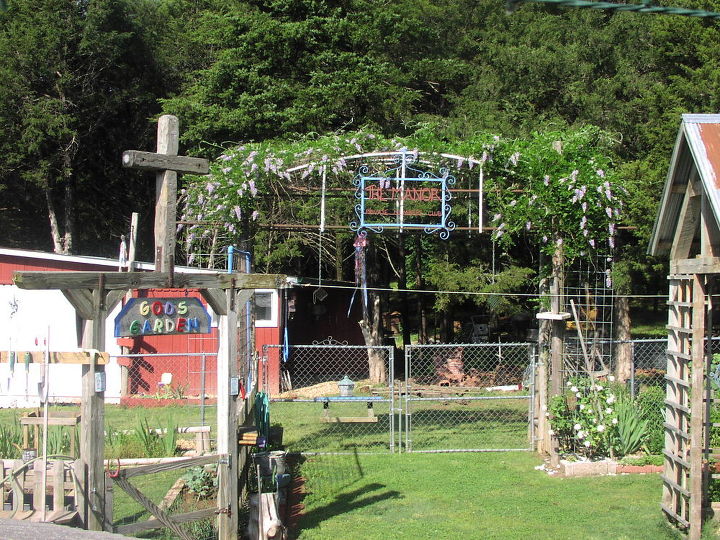 cobertizo de jardin con madera de valla recuperada