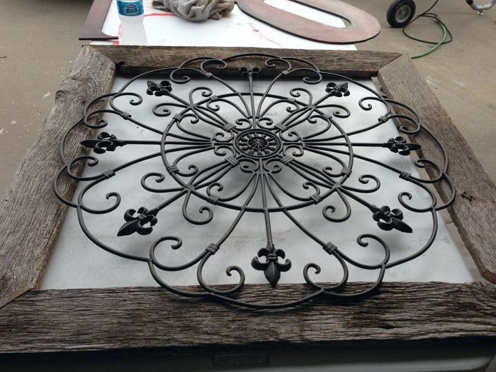 wall decor, home decor, pallet, repurposing upcycling, Wrought iron frame
