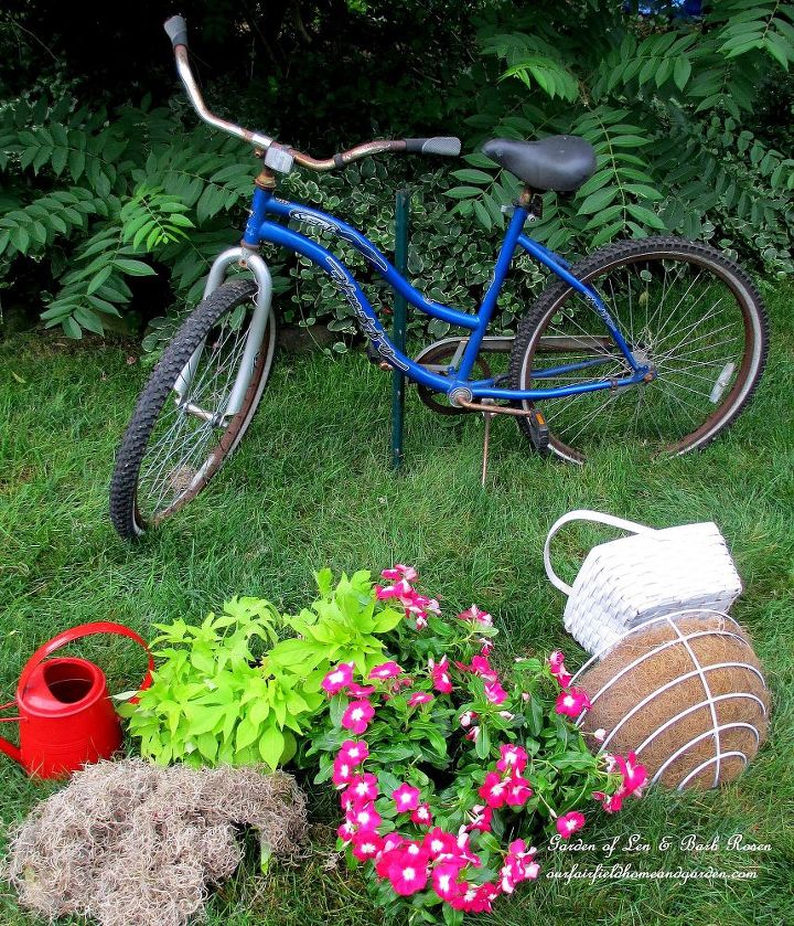 proyecto de bricolaje mi jardinera en bicicleta, Ensamblar los materiales cestas plantas musgo seco sphagnum o musgo espa ol barra de metal o pieza de valla bolsas de pl stico