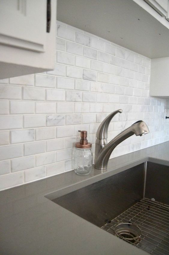 reforma da cozinha backplash de azulejos de pedra diy