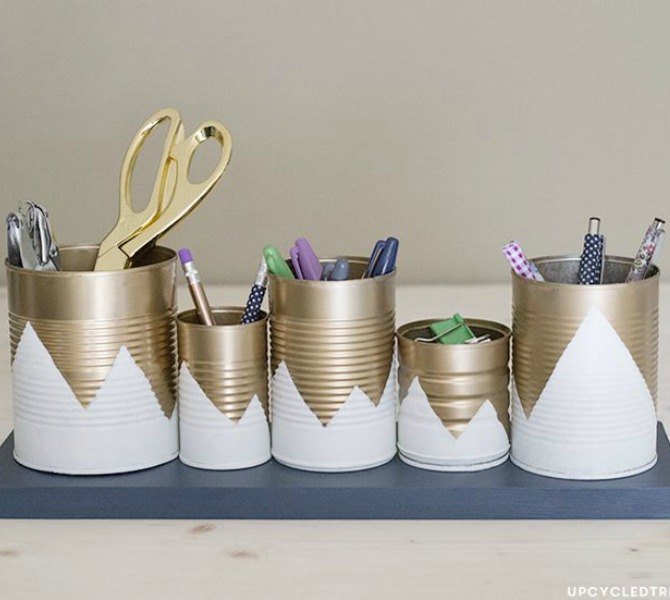 15 truques com latas vazias que vo deixar sua casa incrvel, Organizador de mesa reciclado com latas