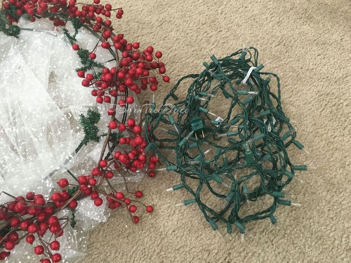 wire wreath chandelier, home decor, lighting, seasonal holiday decor, wreaths