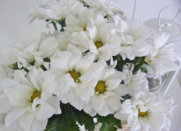 white for spring, cleaning tips, flowers, home decor, seasonal holiday decor