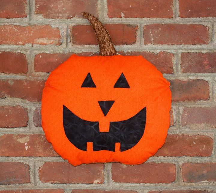 halloween, crafts, halloween decorations, seasonal holiday decor, A sleeve containing a small dowel rod with twine attached makes an easy hanger for this pillow