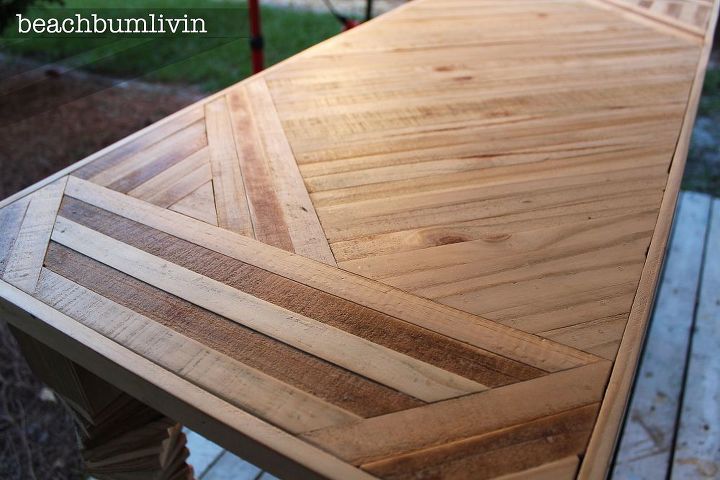 mesa de entrada hecha con palets y paneles de valla, Tablero hecho con paneles de valla