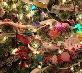 making all homemade christmas decorations, christmas decorations, seasonal holiday decor, I even made yo yo garland