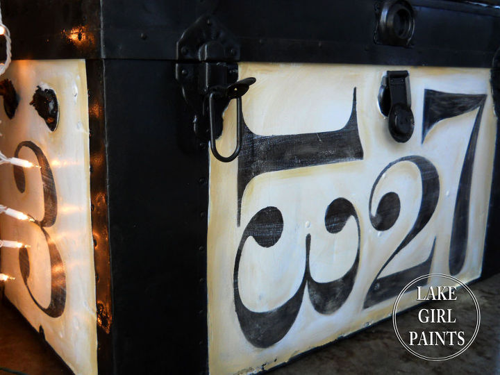 painting an old metal trunk, painted furniture, repurposing upcycling