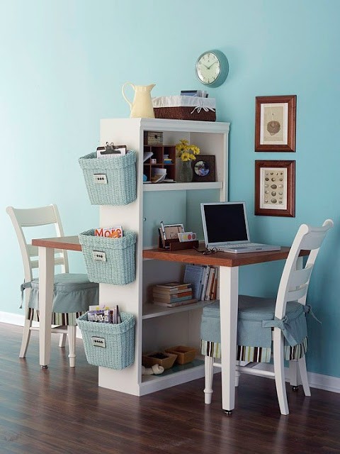 6 consideraes ao decorar um espao pequeno, Usando uma estante e uma mesa mais longa para fazer uma escrivaninha Grande pensamento