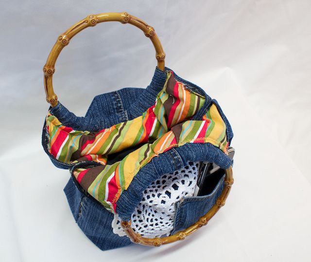 5 recycled blue jean projects, crafts, repurposing upcycling, I love my cute lined denim handbag