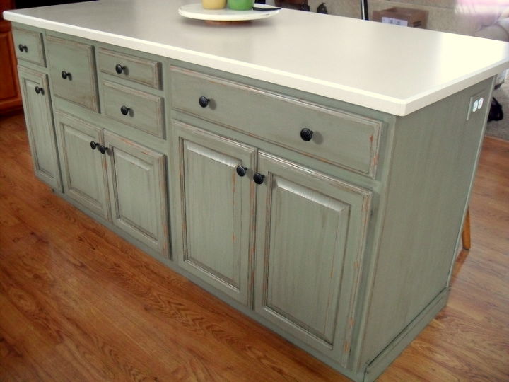 painted island update one year, chalk paint, kitchen design, kitchen island, painted furniture, Overall it s holding up great and I m very happy I did it Would I do it again Yes even though it was an incredible amount of work