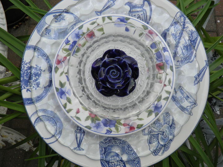 por fin he empezado a hacer mis flores de plato y torres de cristal que, Azul y rosa
