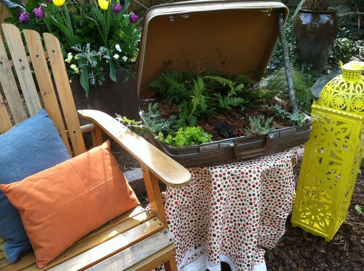 suitcase planter, flowers, gardening, repurposing upcycling