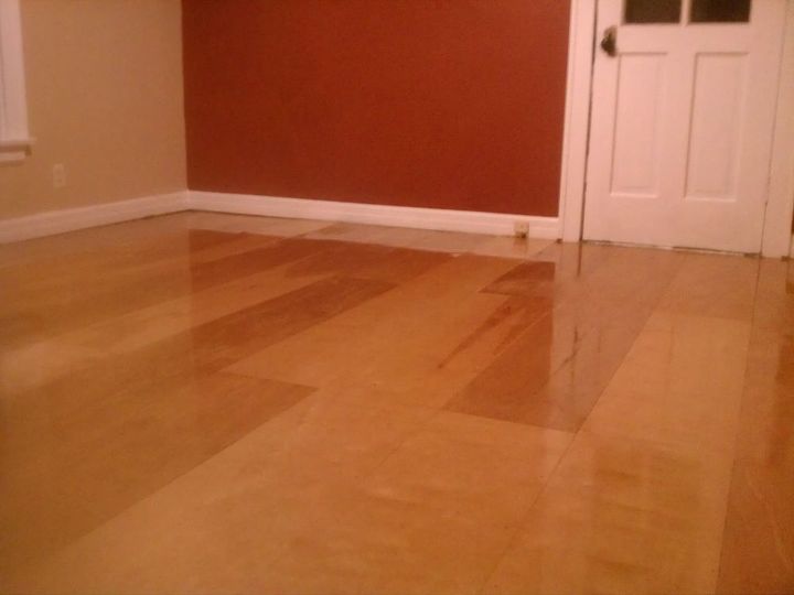 cuando no se puede usar madera dura de verdad, Aqu hay una foto del suelo del dormitorio terminado