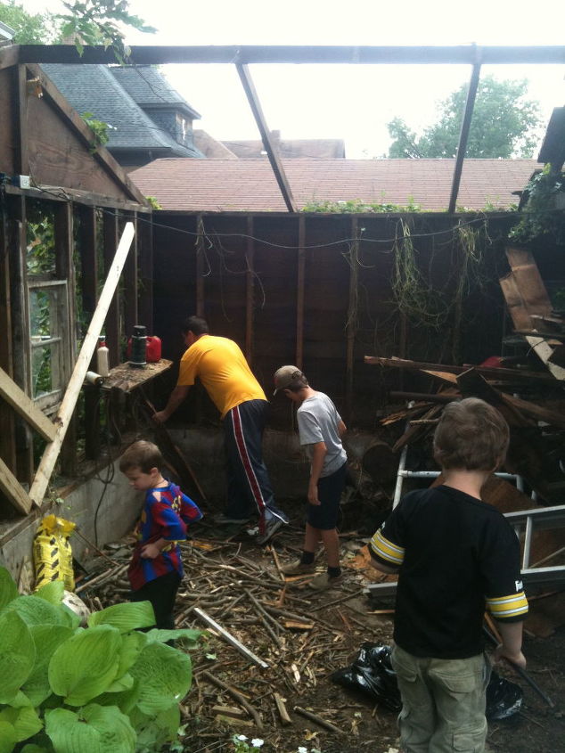 del garaje en ruinas al comienzo de nuestro jardin ingles, El garaje bajando