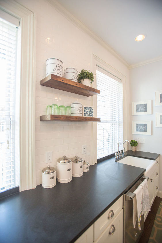 una casa adosada de 100 aos en hoboken recibe un cambio de imagen en la cocina
