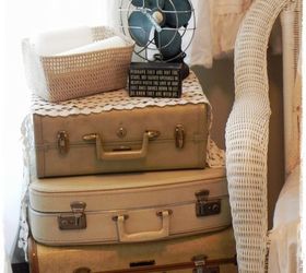 vintage suitcases as displays, repurposing upcycling