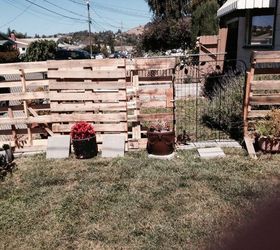 q pallet fence for my dogs, fences, pallet, woodworking projects