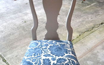 Painting Old Chairs with Annie Sloan Chalk Paint {Newbie} :)