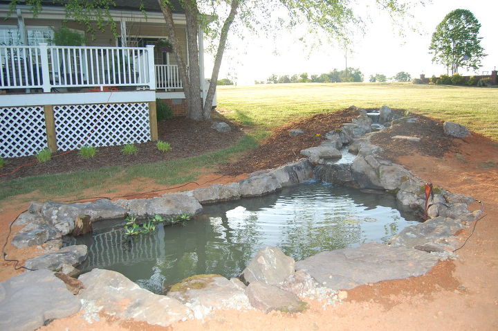 estanque, Nuevo estanque Aquascape instalado el 4 de mayo de 2010 por Pond Professors en Greensboro NC