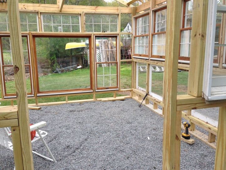 construir un invernadero a partir de viejas ventanas