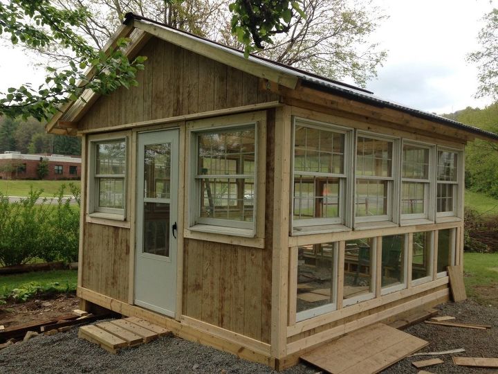 construir un invernadero a partir de viejas ventanas