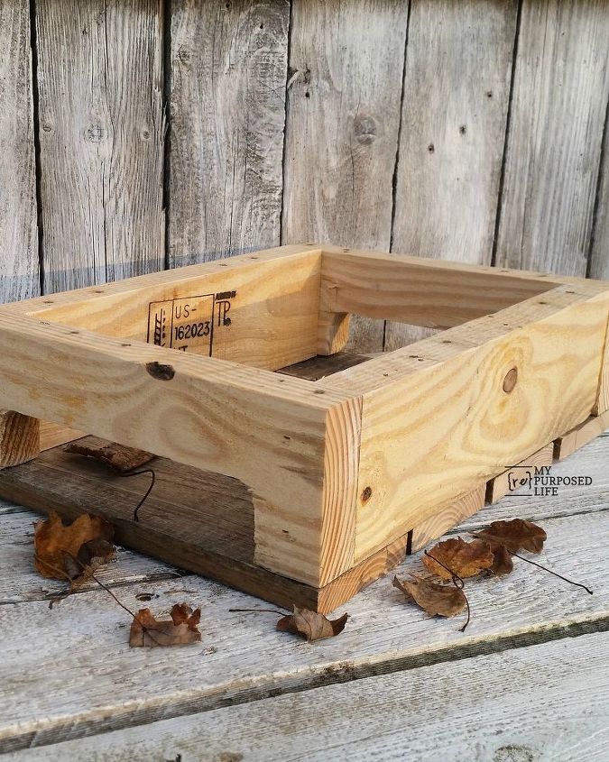 pallet tray for the coffee table, diy, organizing, pallet, woodworking projects
