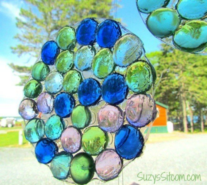 16 stunning ideas for your dollar store gems, Make a pebbled suncatcher