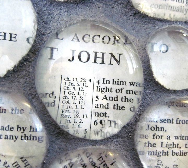 16 stunning ideas for your dollar store gems, Tile a fun feature wall