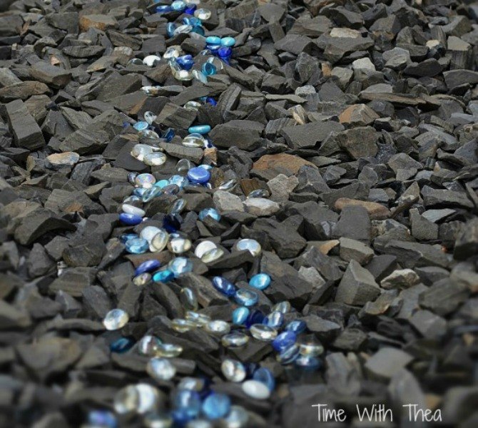 16 stunning ideas for your dollar store gems, Add a pop of color to outdoor spaces