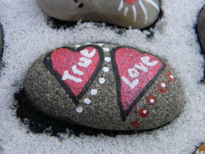sweet heart stones, crafts, seasonal holiday decor, valentines day ideas