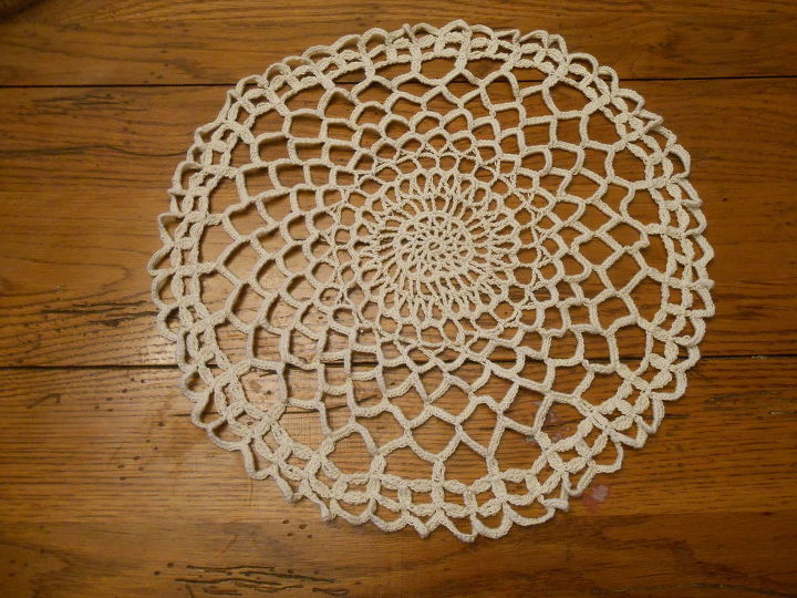 criar rendas de cimento usando doilies e outros itens de crochê, alvenaria de concreto, jardinagem de contêiner, artesanato, jardinagem, como fazer, doily Crochet