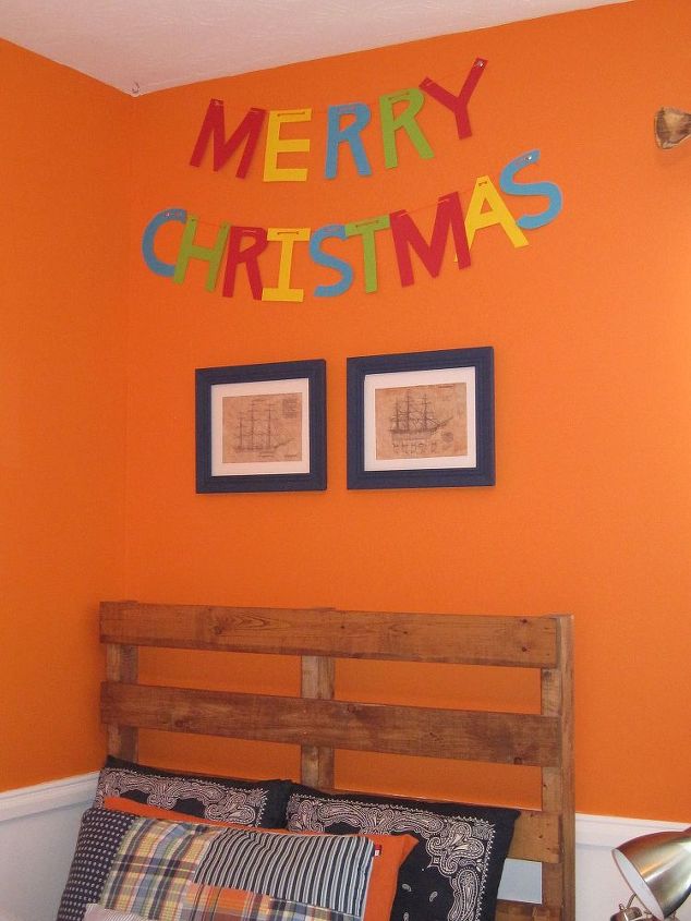 bright amp cheerful kid s christmas decor, christmas decorations, crafts, seasonal holiday decor, I made this banner using 4 sheets of colorful card stock