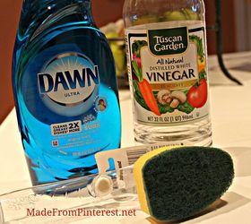 shower and tub cleaner, cleaning tips, Mix half liquid dish detergent with half vinegar in dishwashing wand