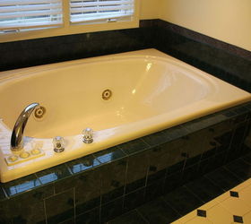 Jetted Jacuzzi® Tubs