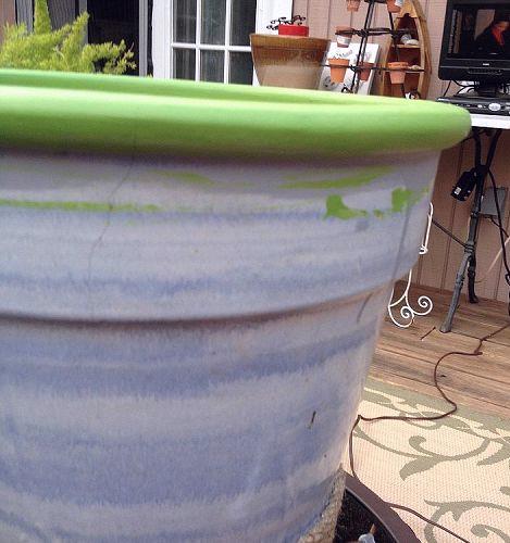re vamp an ole planting pot, gardening, painting, This is the part before and painted the rim only I bring my TV wireless cable out when I m doing jobs like this it helps me catch up on my shows and my husband sits looking out