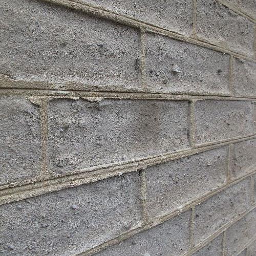 q ick que hacer con el ladrillo de esta casa, extremo de cerca del ladrillo ahora erosionado m s detr s de los niveles de mortero