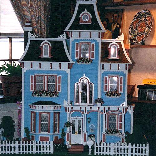 minha casinha de bonecas vitoriana em miniatura feita com amor, Testa