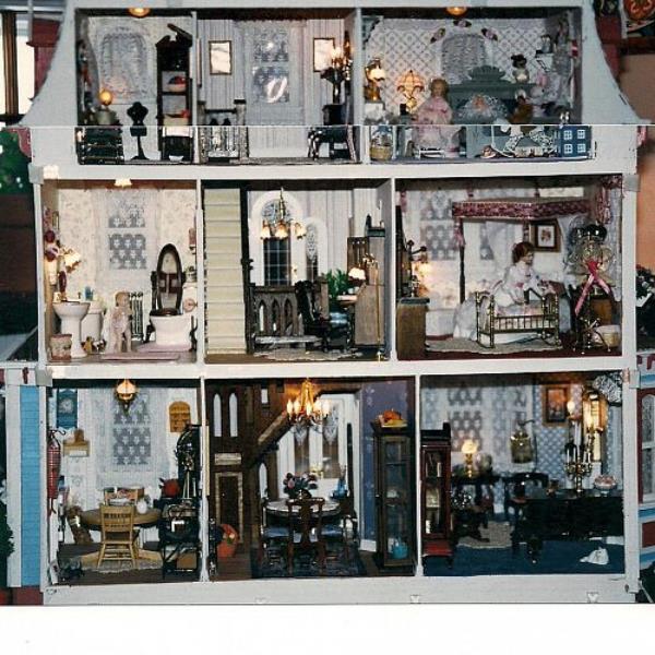 minha casinha de bonecas vitoriana em miniatura feita com amor, Parte traseira