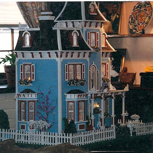 minha casinha de bonecas vitoriana em miniatura feita com amor, Lado