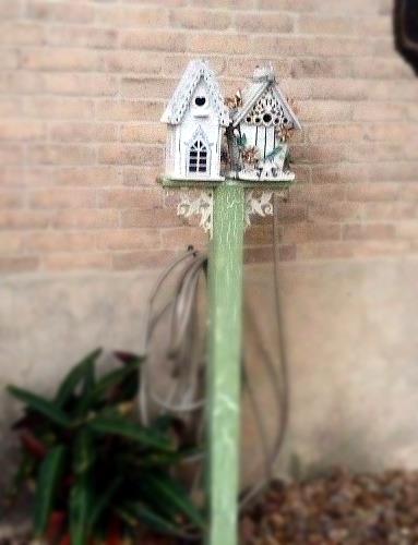 water hose pole, curb appeal, outdoor living, Then I choose to use these bird houses My other favorite color White I bird house bought a craft boutique other at Hobby Lobby clearance