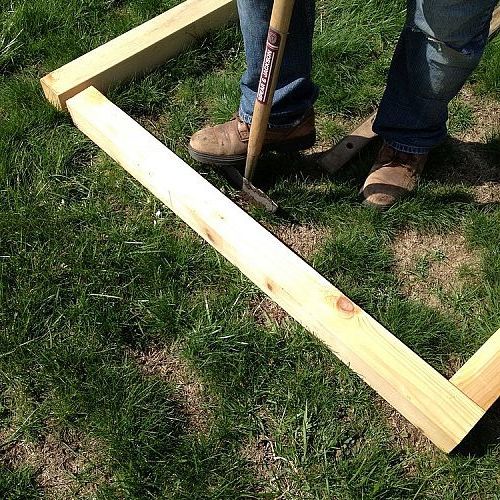 diy raised bed garden, gardening, raised garden beds, woodworking projects, Next we cut traced the inside edge of the walls