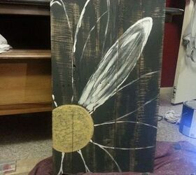 daisy pallet sign, painting, pallet projects, repurposing upcycling, Sketched the flowers and just filled in lightly using Annie Sloan Old White