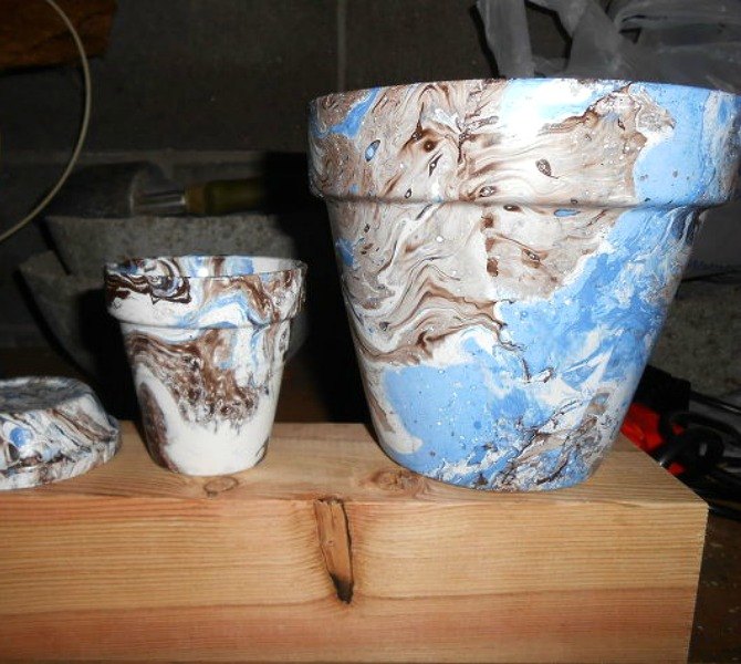 s 9 strangely stunning painting techniques for highly creative people, crafts, painting, Marble pieces by dipping them in paint