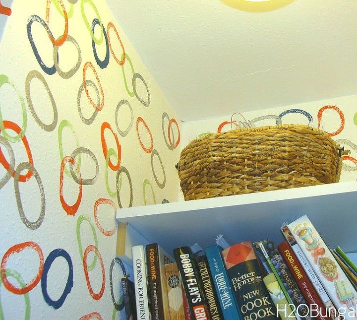 s 9 strangely stunning painting techniques for highly creative people, crafts, painting, Stamp patterns for custom wallpaper