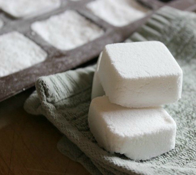 s 10 brilliant things to do before you start spring cleaning, cleaning tips, Have a few extra ice cube trays on hand