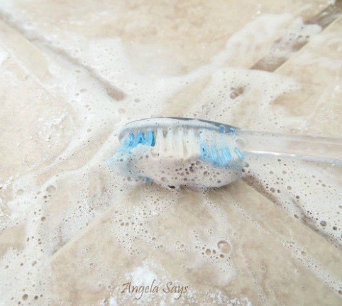 10 cosas que hay que hacer antes de empezar la limpieza de primavera para que sea, Consigue un cepillo de dientes extra para la lechada