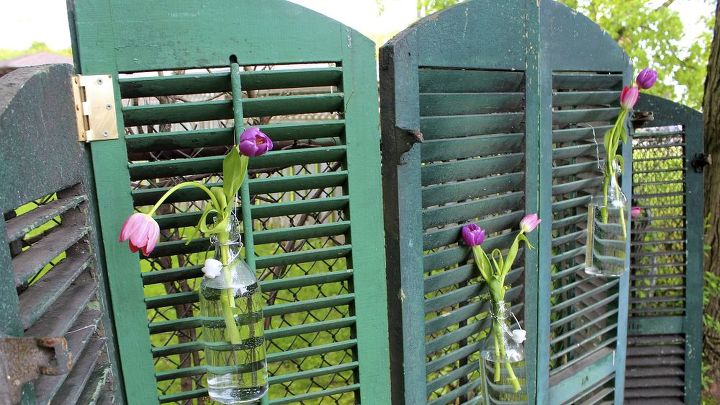 uso de persianas antigas no jardim, Originalmente as persianas eram anexadas para criar uma tela de privacidade