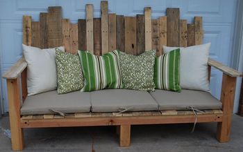Outdoor Sofa made from Pallet Wood